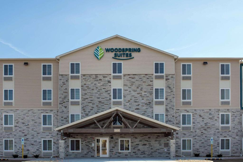 WoodSpring Suites Chicago Tinley Park image