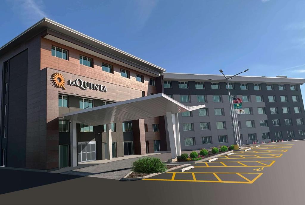 La Quinta by Wyndham Chicago O'Hare Airport image