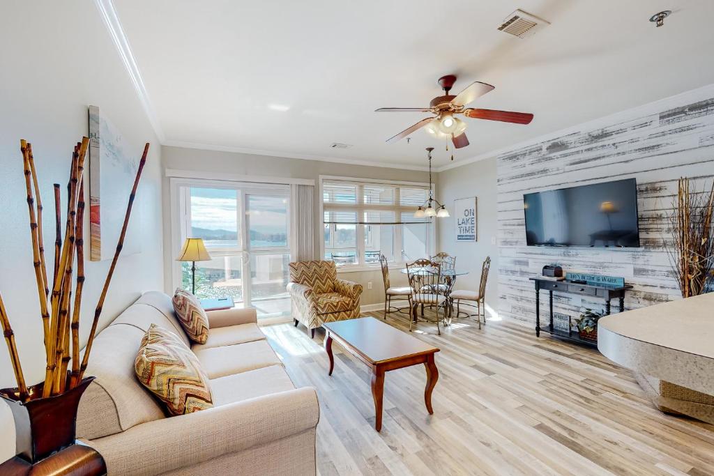 The View -Unit 317 photo 3