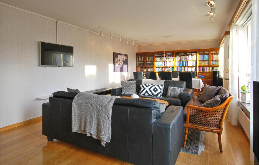Beautiful Home In Borgholm With 5 Bedrooms, Sauna And Wifi photo 1
