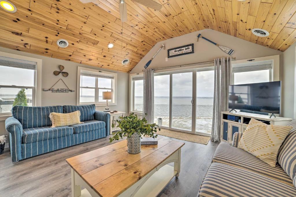 Charming Modern Cottage on Houghton Lake! photo 3