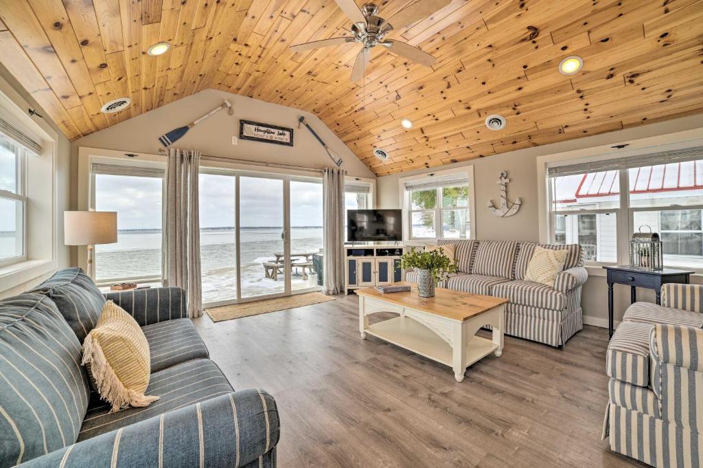 Charming Modern Cottage on Houghton Lake! photo 4