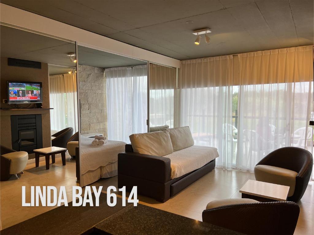 Linda Bay 614 photo 2