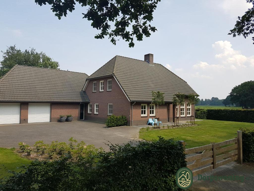 Luxurious holiday home in the middle of the Leenderbos nature reserve, near quiet Leende photo 1