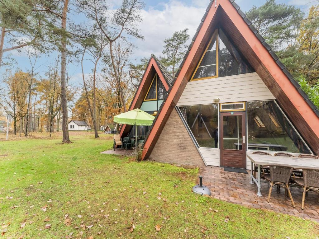 Modern holiday home in Stramproy in the forest photo 4