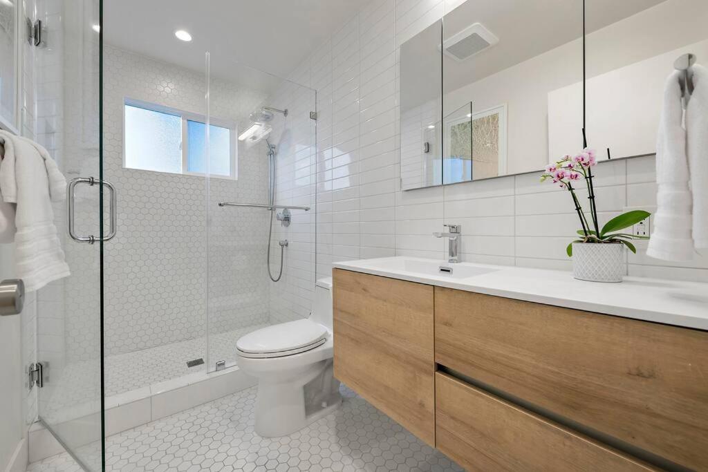 Chic and Comfy Home in the Heart of Silicon Valley photo 3