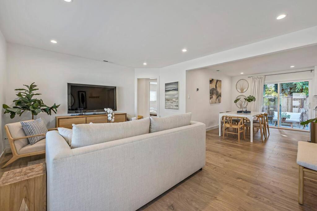 Chic and Comfy Home in the Heart of Silicon Valley photo 4