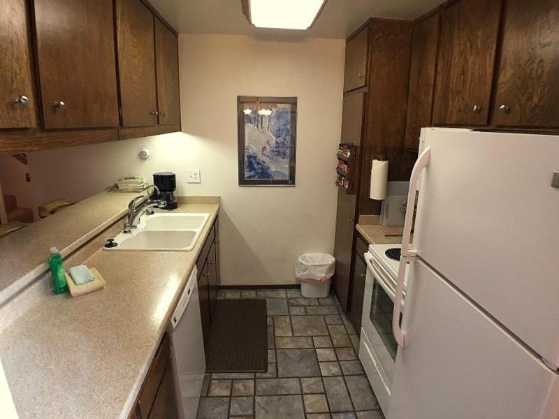 102 Standard Condo photo 4