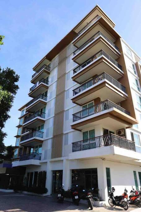 Quiet 2Room Condo Perfect for Digital Nomads! photo 2