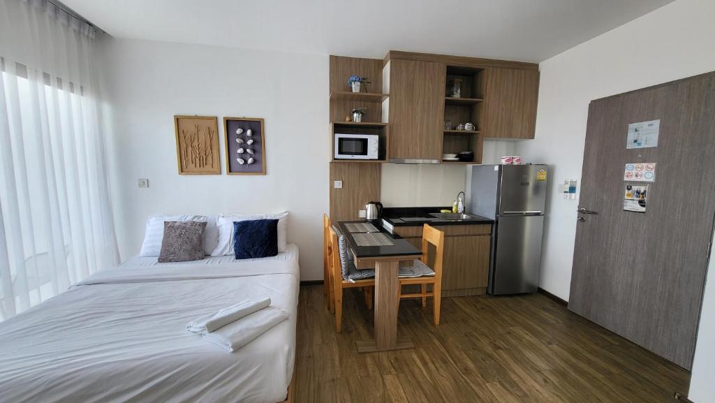 SimplyComfy Apartment by Patsamon photo 4