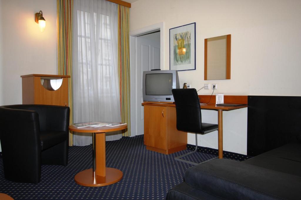 Сьюит (Люкс Конгресс), Suite Hotel 900 m zur Oper