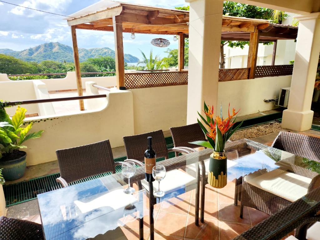 Amazing Oceanview rooftop terrace walk to beach photo 4