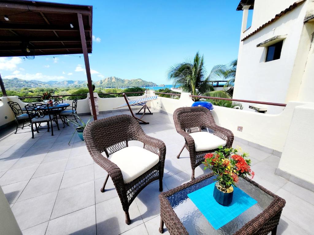 Amazing Oceanview rooftop terrace walk to beach photo 1
