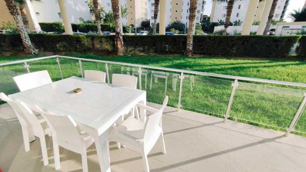 Rufus Brand New Caesar Resort & Spa 1 Bedroom Apartment with big terrace photo 1