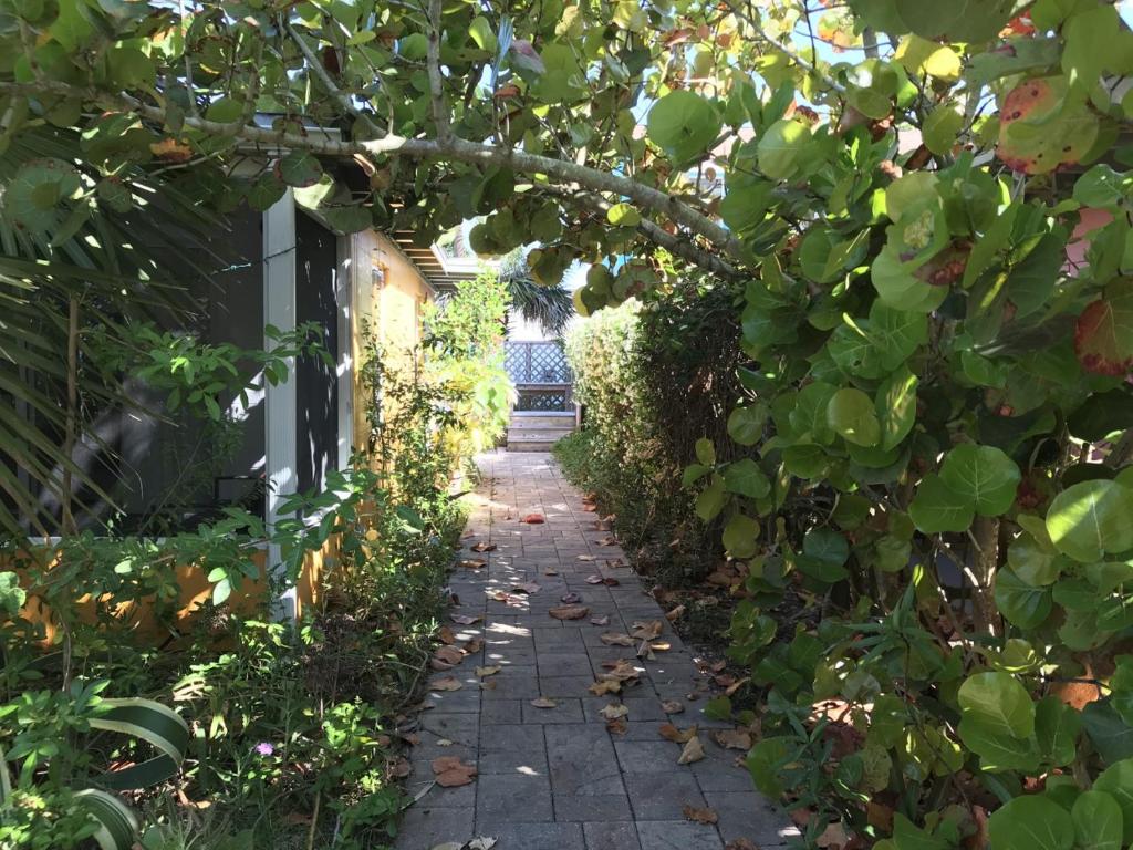Oleander Cottage- in the Heart of Flagler Beach and steps to the Beach! photo 4