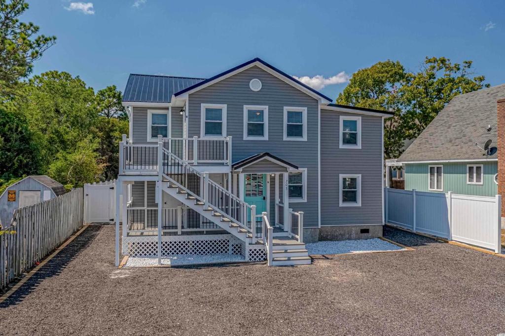 Immaculate Upper Level Apartment With Putting Green and Pool! Pet Friendly 3 Bedroom - 2 Bath Unit B image