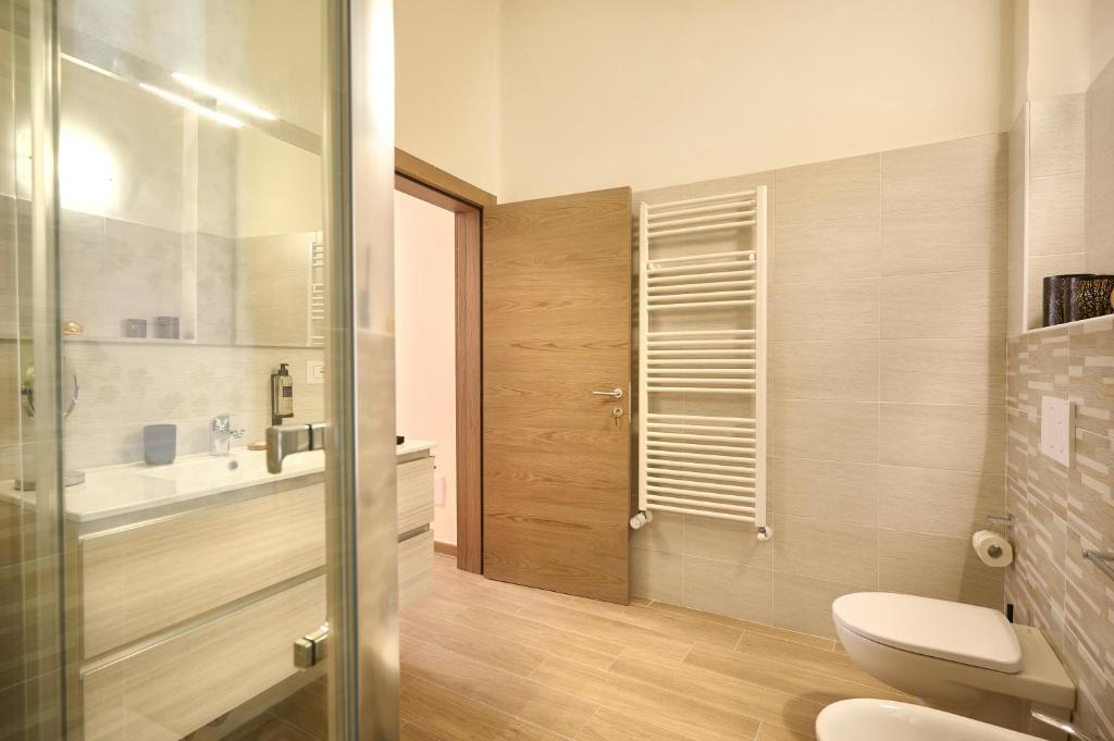D'AZEGLIO 62 LUXURY ROOMS - Tap to explore photos