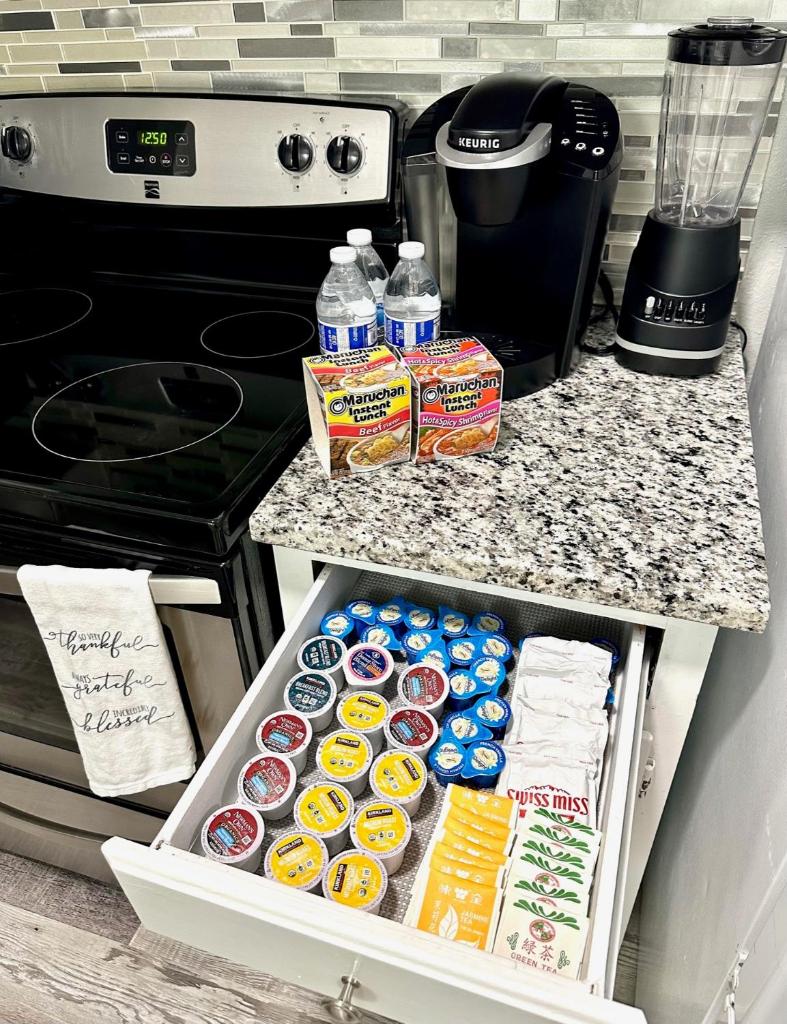 Central Frisco - renovated nice & cozy unit 3 bed & 2 bath - free wifi & parking photo 4