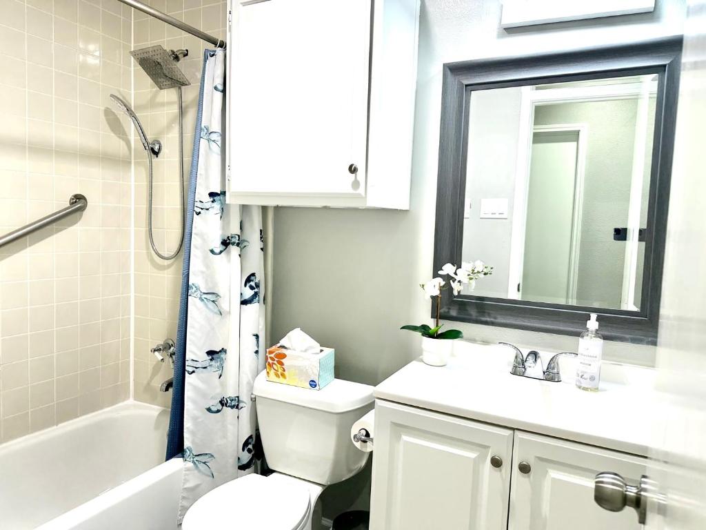Central Frisco - renovated nice & cozy unit 3 bed & 2 bath - free wifi & parking photo 2
