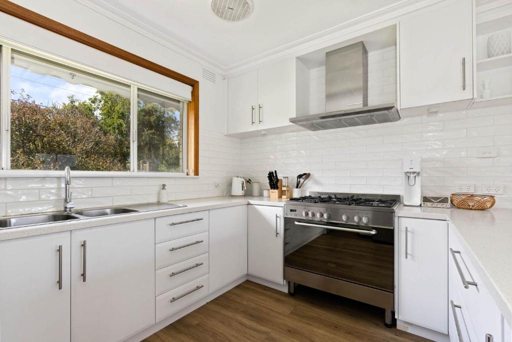 Sea View Cottage Wifi and Linen included Inverloch photo 1