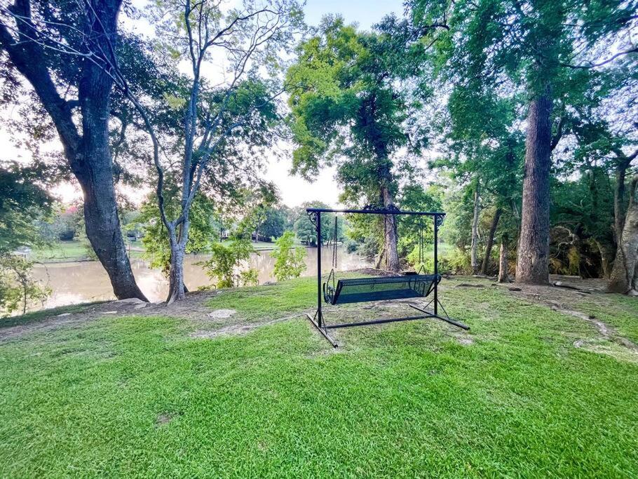 Unwind & Relax at Azalea Cottage on Bayou photo 1