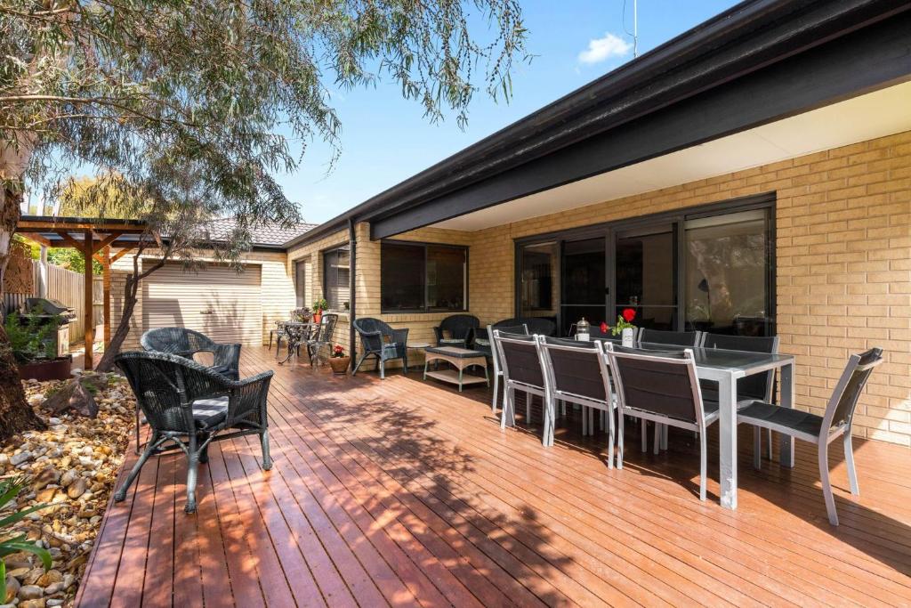 Surfside Getaway in Picturesque Inverloch photo 3