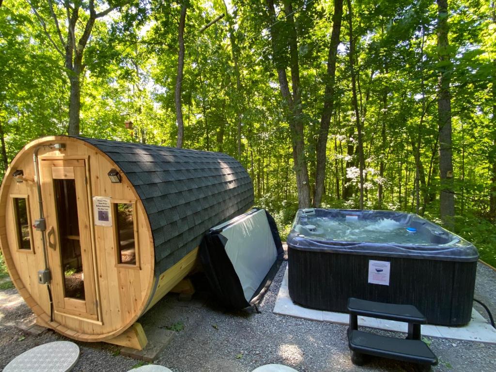 ForestView Cottage (Hot Tub and Sauna)
