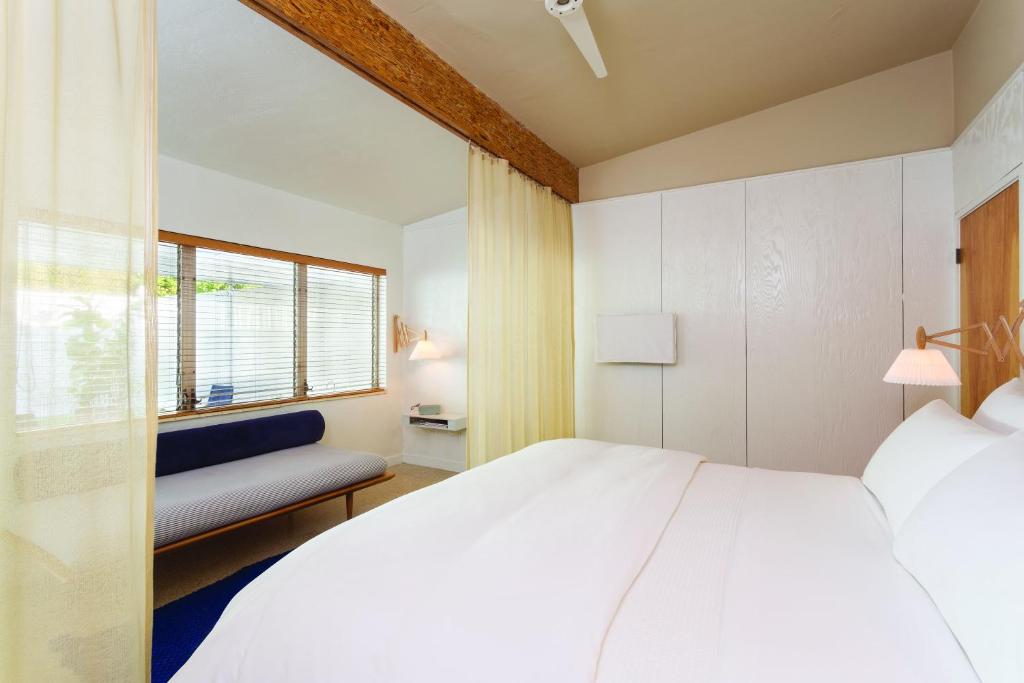 Двухместный (Номер средних размеров с ванной и террасой), The Standard Miami