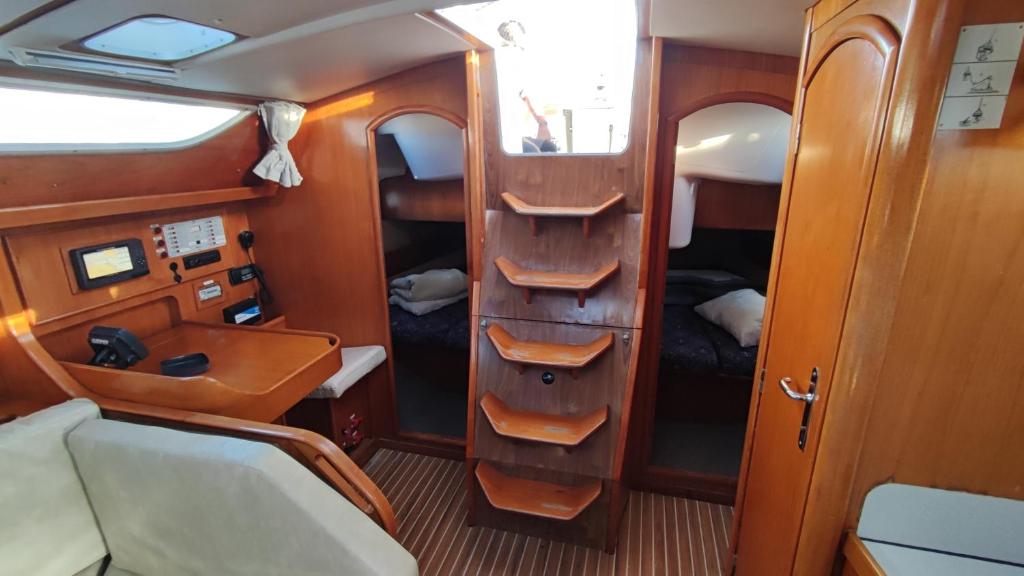 Námořní jachta Jeanneau Sun Odyssey 37.1 photo 2