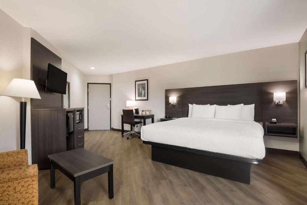 Quality Suites I-44 photo 4