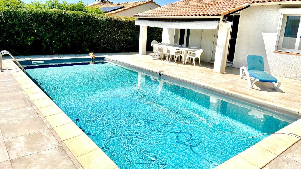 Maison d'une chambre avec piscine privee jardin clos et wifi a La Calmette