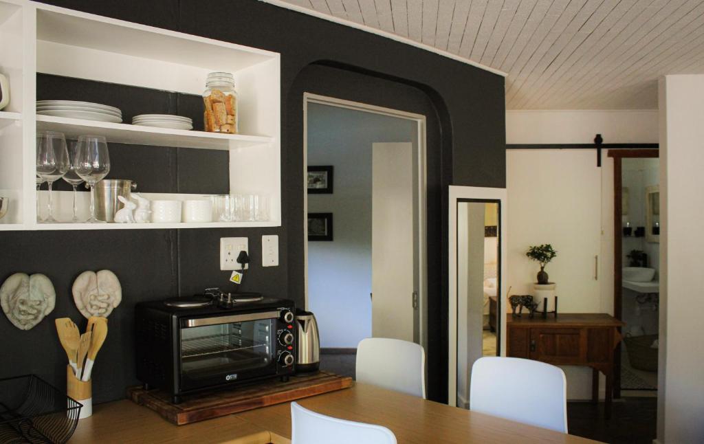 ALLURING SELF CATERING 2 BEDROOM VILLA at BOKMAKIERIE VILLAS photo 4