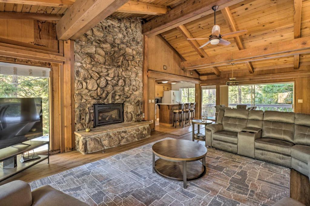 Tahoe City Home with Deck - 1 Mi to Beach and Marina! photo 4