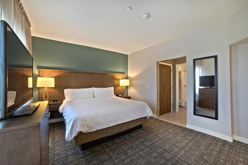 Staybridge Suites Houston - Humble Beltway 8 E, an IHG Hotel photo 3