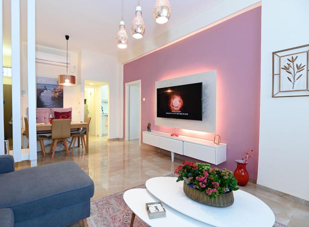Josephine's 2Bdrm apt 50M to Bahai gardens photo 4