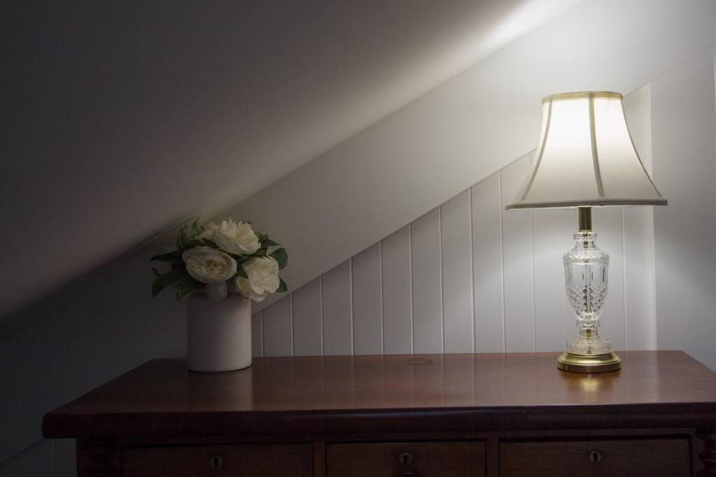 Riverlea Stables- style and charm await you! photo 3