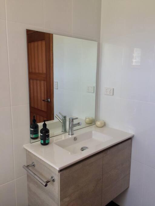 Riverlea Stables- style and charm await you! photo 4