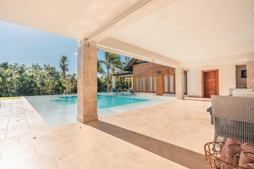 Impressive villa in Cap Cana photo 3