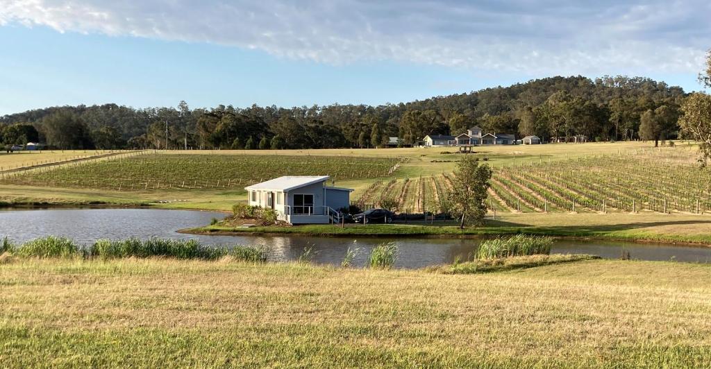 Romantic lakehouse set in a private vineyard in the Hunter Valley