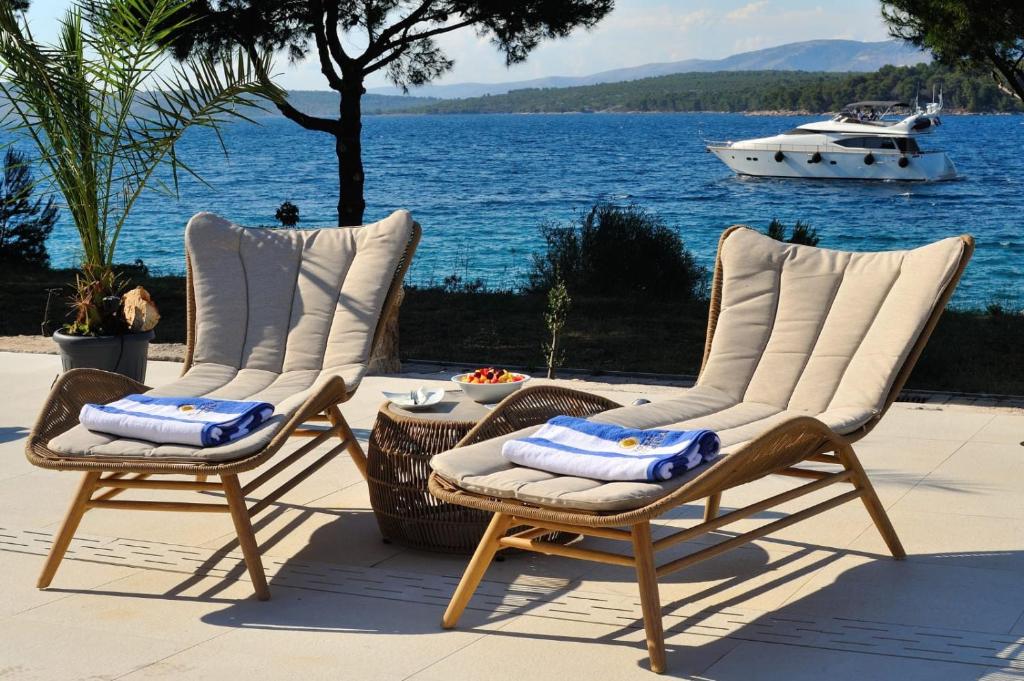 Waterfront Villa Antica, Cheerful 8 bedrooms with pool-Luxury is personal photo 2