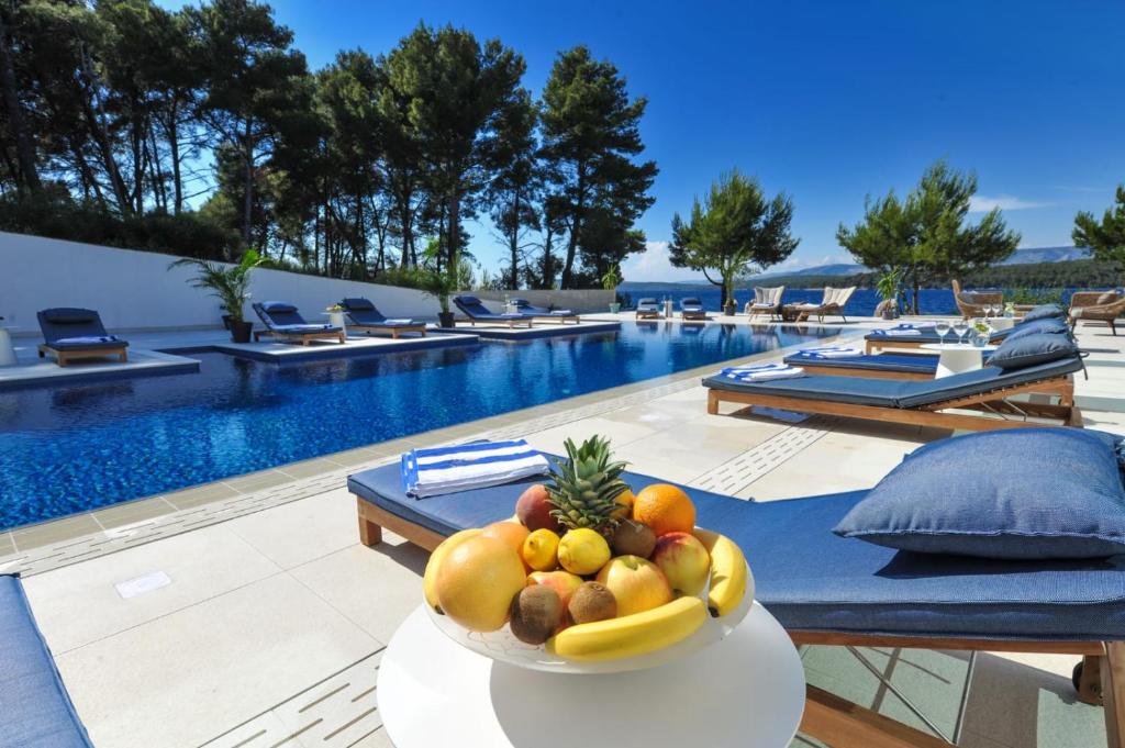 Waterfront Villa Antica, Cheerful 8 bedrooms with pool-Luxury is personal photo 1