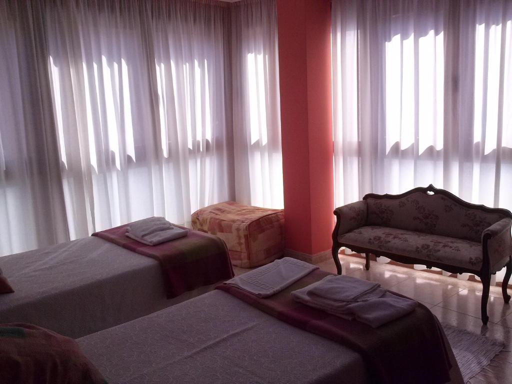 Hostal Ciudad de Nájera Room Type - Two Connecting Double Rooms (4 Adults)