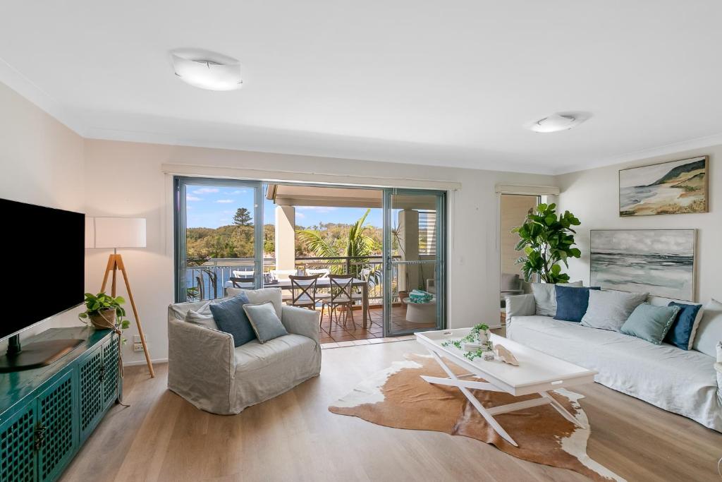 Sunrise Cove- 2BR Waterfront Apartment by uHoliday photo 1