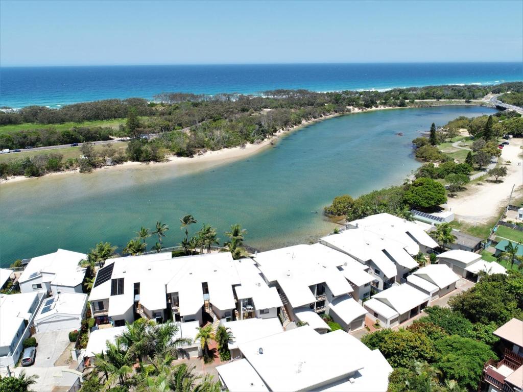 Sunrise Cove- 2BR Waterfront Apartment by uHoliday photo 4