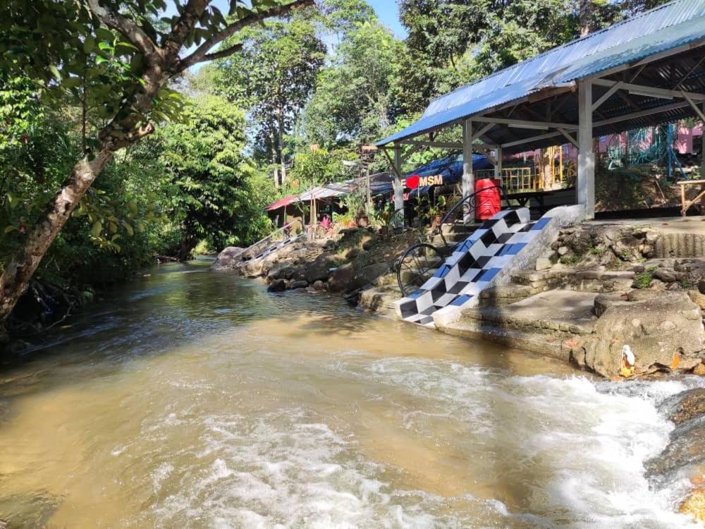 Lata Bayu Chalet - Waterfall & River with Kids Pool photo 4