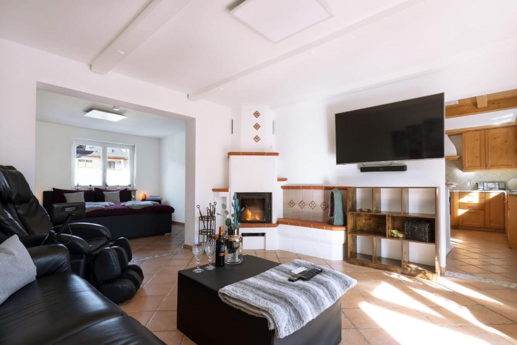 Kaminwohnung mit 24qm Südterrasse Nähe Zugspitze / Eibsee photo 1