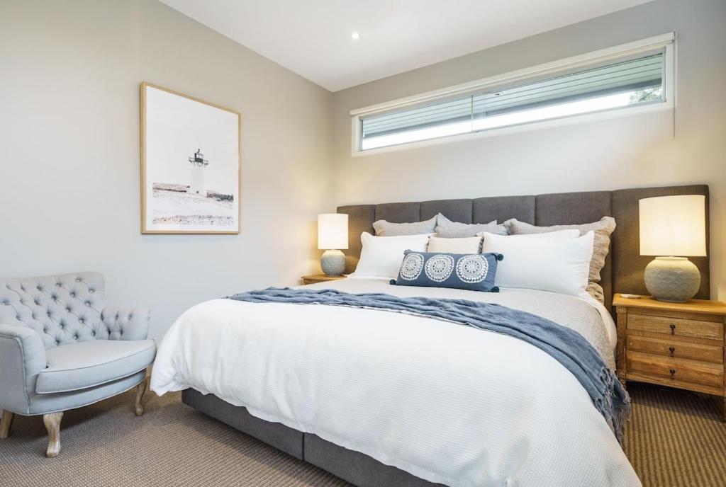 Trelawney Beach House - opposite Blairgowrie beach photo 2