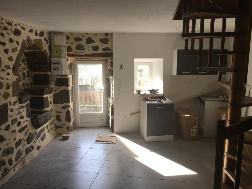 Maison auvergnate traditionnelle récemment rénovée photo 3