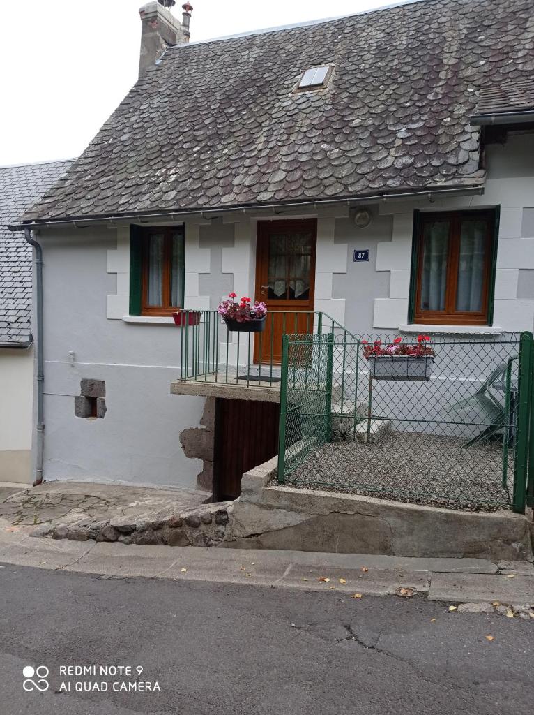 Agréable T2 avec petite cour privative photo 3