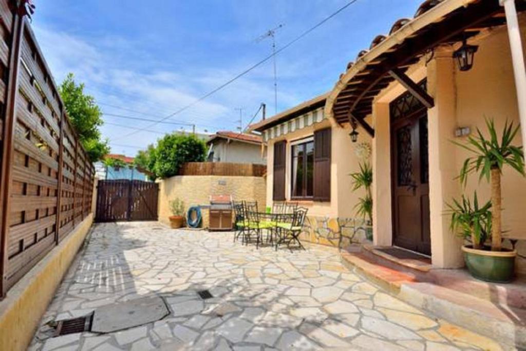 Cosy Antibes villa photo 1